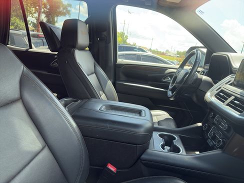 Used 2021 Chevrolet Tahoe High Country RWD image 3