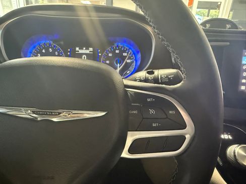 Used 2022 Chrysler Voyager LX image 20