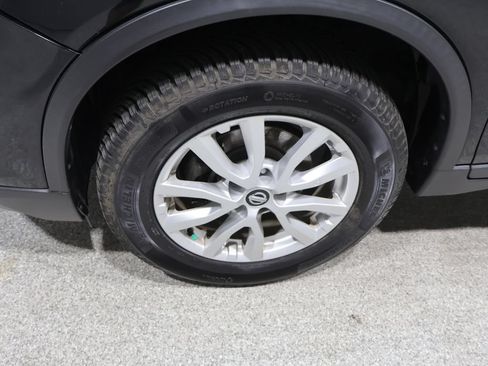 Used 2017 Nissan Rogue SV AWD/4WD image 9