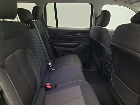 Used 2024 Jeep Grand Cherokee Laredo RWD image 19