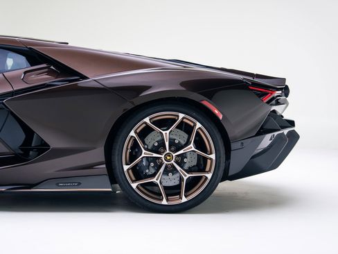 Used 2025 Lamborghini Revuelto image 17