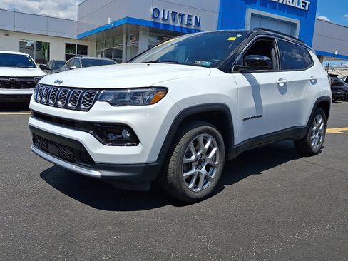 Used 2025 Jeep Compass Limited AWD/4WD image 1