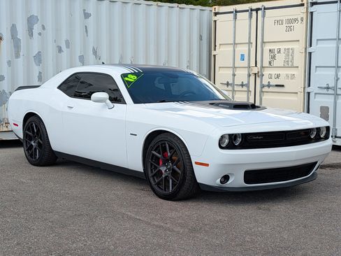 Used 2018 Dodge Challenger R/T Plus RWD image 2