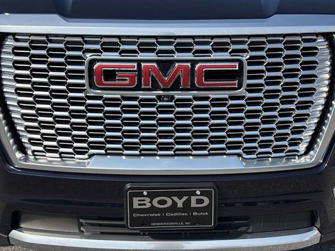 Used 2023 GMC Yukon Denali AWD/4WD image 33