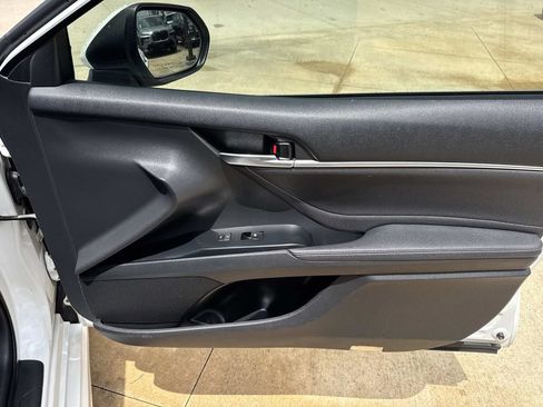 Used 2018 Toyota Camry XSE FWD image 14