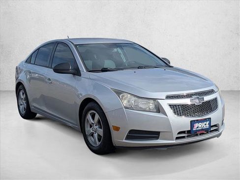 Used 2014 Chevrolet Cruze LS image 3