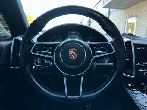Used 2015 Porsche Cayenne S image 29