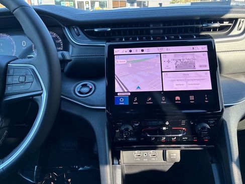 New 2025 Jeep Grand Cherokee Limited image 17