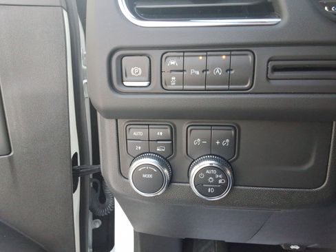 Used 2023 GMC Yukon SLT image 21