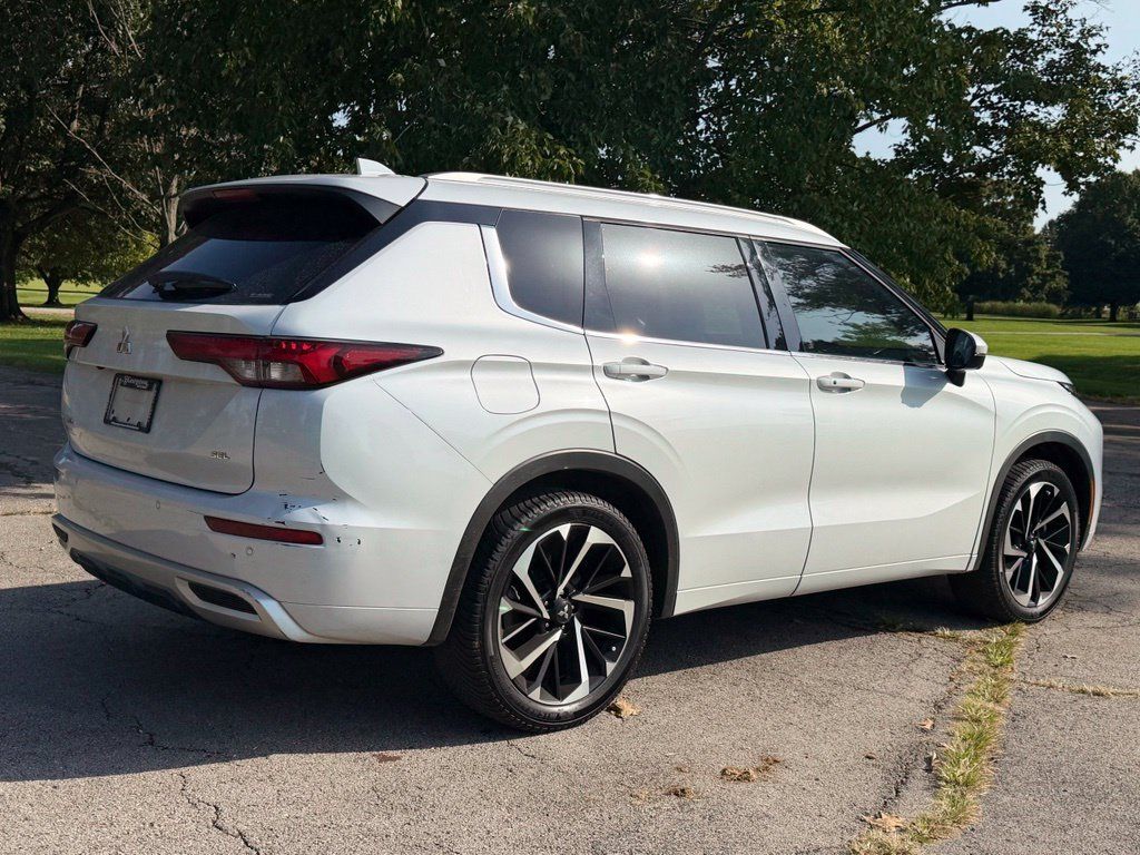 Used 2022 Mitsubishi Outlander SEL AWD/4WD image 2