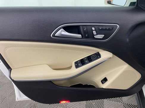 Used 2018 Mercedes-Benz GLA 250 image 11