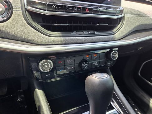 Used 2022 Jeep Compass Latitude FWD image 25