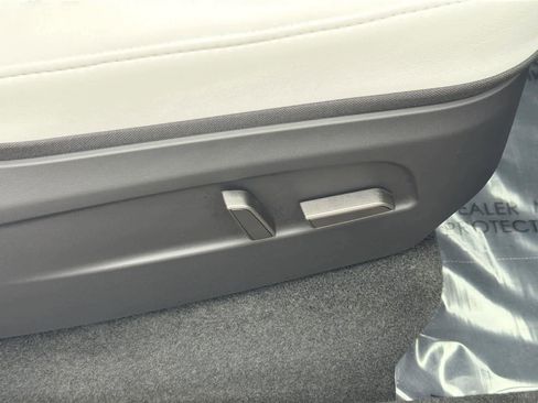 Used 2026 Tesla Model Y 2WD image 37