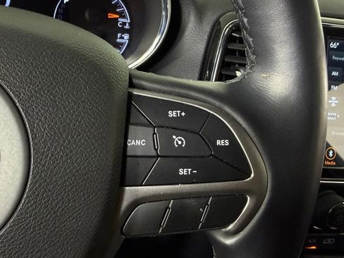 Used 2022 Jeep Grand Cherokee Limited AWD/4WD image 21