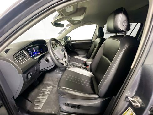 Used 2024 Volkswagen Tiguan SE image 14