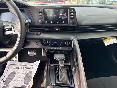 Certified 2025 Hyundai Elantra Sport image 31