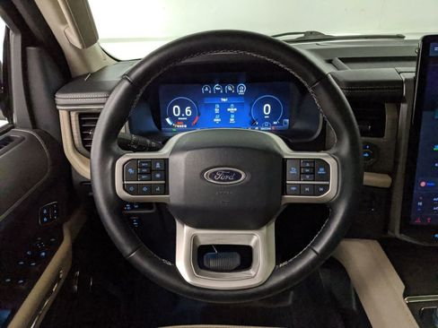 Used 2024 Ford Expedition Limited image 17