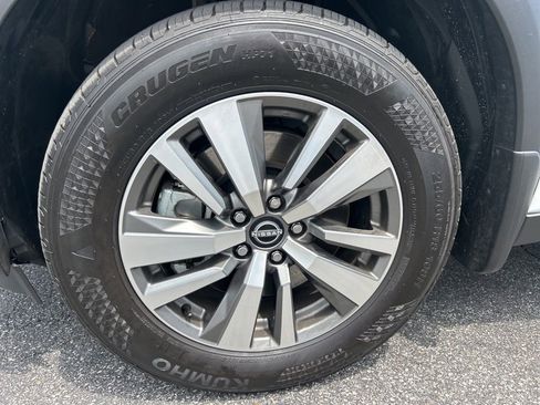 Used 2025 Nissan Pathfinder SL AWD/4WD image 36