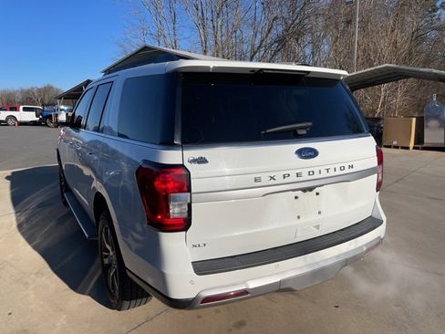 Used 2023 Ford Expedition XLT image 4