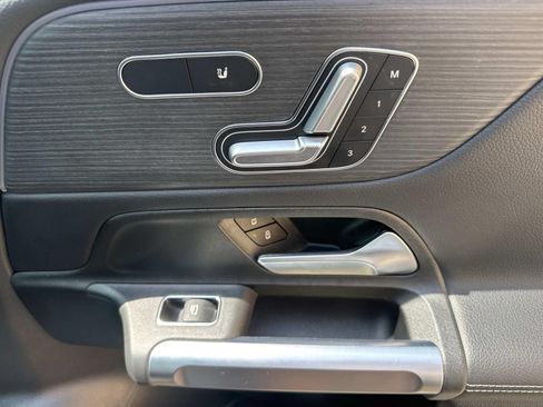 Used 2026 Mercedes-Benz GLB 250 image 17