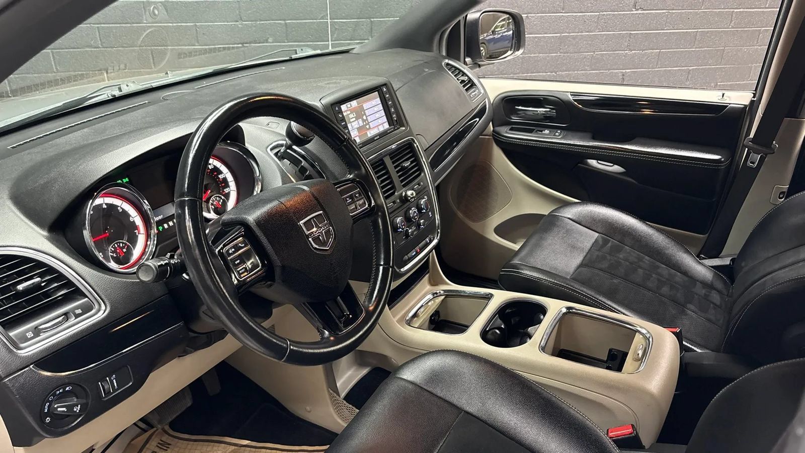 Used 2018 Dodge Grand Caravan SXT FWD image 7