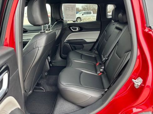 Used 2025 Jeep Compass Limited image 20