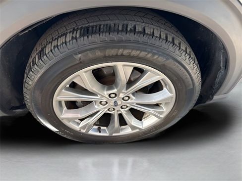 Used 2022 Ford Explorer Limited image 50