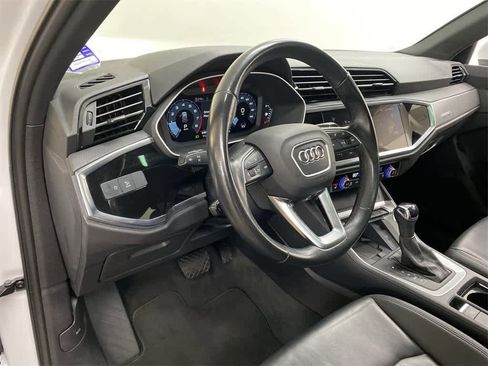 Used 2024 Audi Q3 2.0T Premium image 2