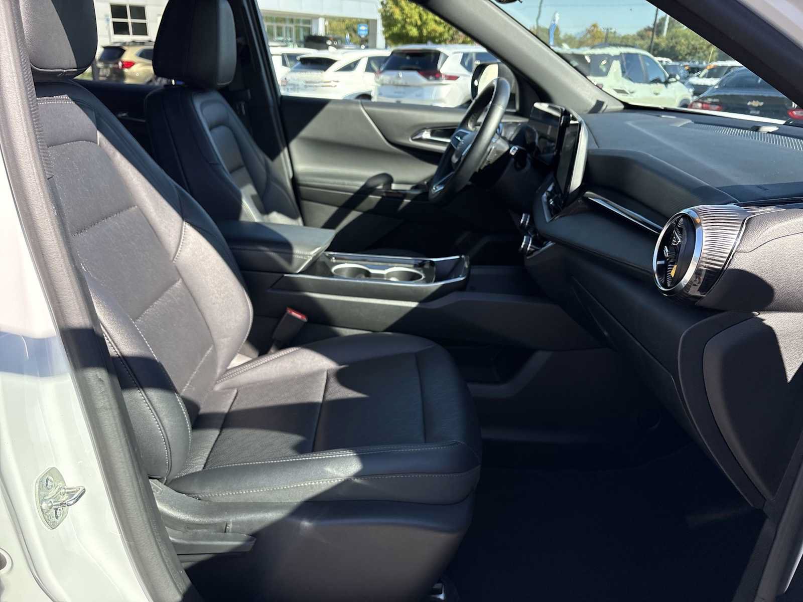 Used 2025 Chevrolet Equinox LT w/ Convenience Package II FWD image 27