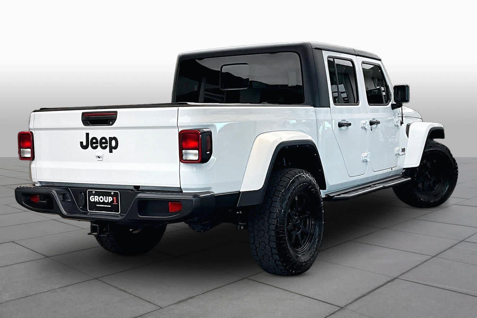 Used 2022 Jeep Gladiator Sport AWD/4WD image 12