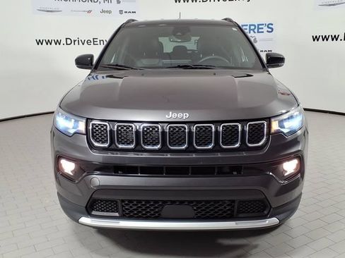 Used 2023 Jeep Compass Limited AWD/4WD image 2