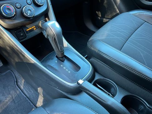 Used 2022 Chevrolet Trax LT w/ LT Convenience Package image 19