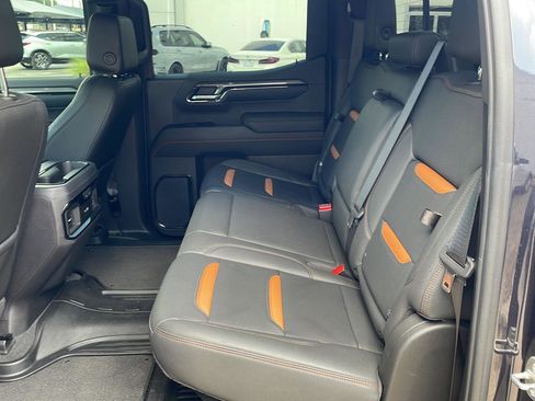 Used 2022 GMC Sierra 1500 AT4 w/ Technology Package AWD/4WD image 10