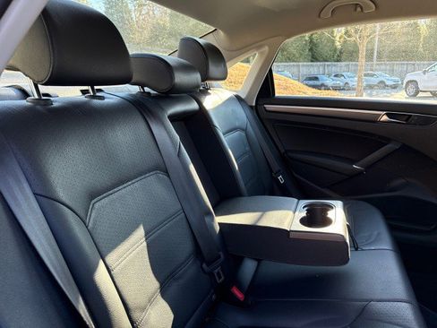 Used 2017 Volkswagen Passat 1.8T R-Line image 38