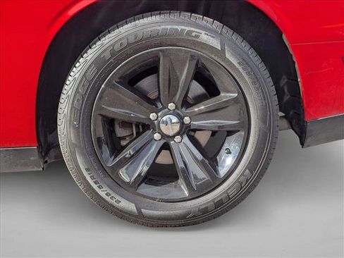 Used 2016 Dodge Challenger SXT image 23