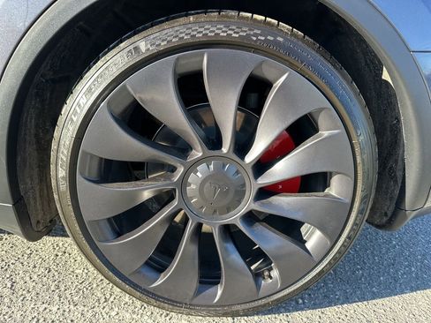 Used 2023 Tesla Model Y Long Range image 32