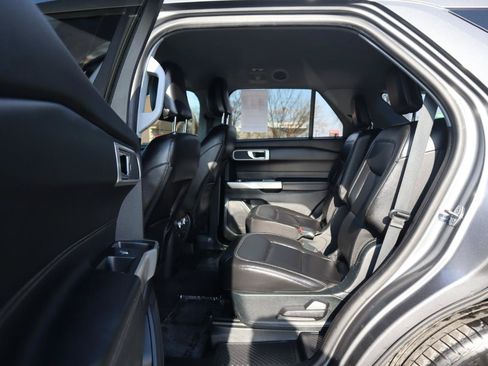 Used 2021 Ford Explorer XLT w/ Equipment Group 202A RWD image 16