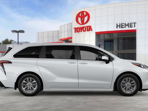 New 2026 Toyota Sienna LE image 14