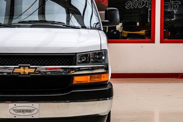Used 2025 Chevrolet Express 3500 LT w/ LT Preferred Equipment Group RWD image 41