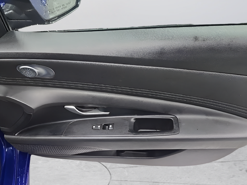 Certified 2025 Hyundai Elantra Limited FWD image 24