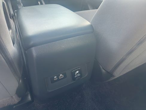 Used 2023 Nissan Frontier SV w/ SV Convenience Package image 11