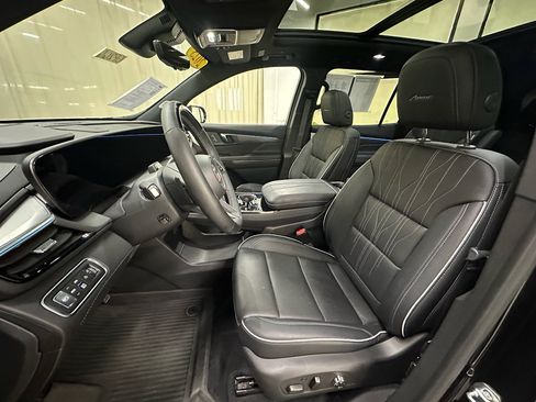 Certified 2025 Buick Enclave Avenir AWD/4WD image 30