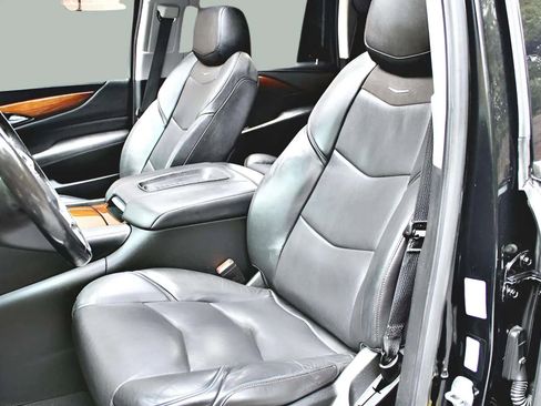 Used 2020 Cadillac Escalade Luxury image 27