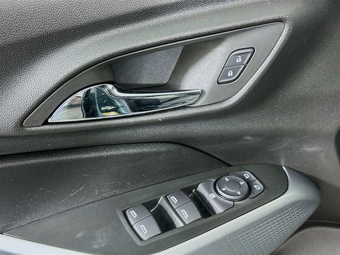 Used 2025 Chevrolet Trax LS image 15