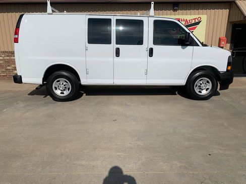Used 2021 Chevrolet Express 2500 w/ Driver Convenience Package RWD image 6
