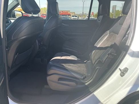 Used 2023 Jeep Grand Cherokee L Laredo image 17