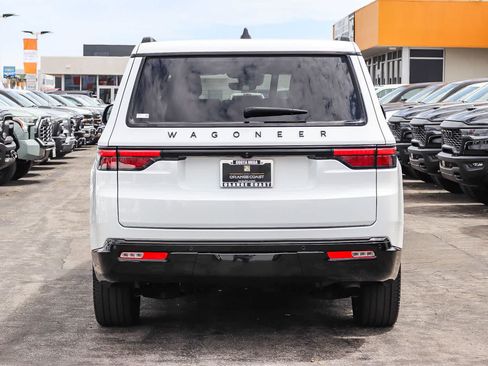 Used 2025 Jeep Wagoneer Series II w/ Premium Group I AWD/4WD image 5