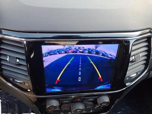 Used 2019 Jeep Grand Cherokee Altitude image 21