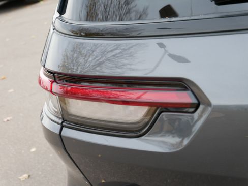 Used 2023 Jeep Grand Cherokee L Limited w/ Black Appearance Package image 17