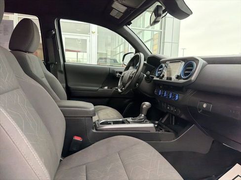 Certified 2018 Toyota Tacoma TRD Sport image 27